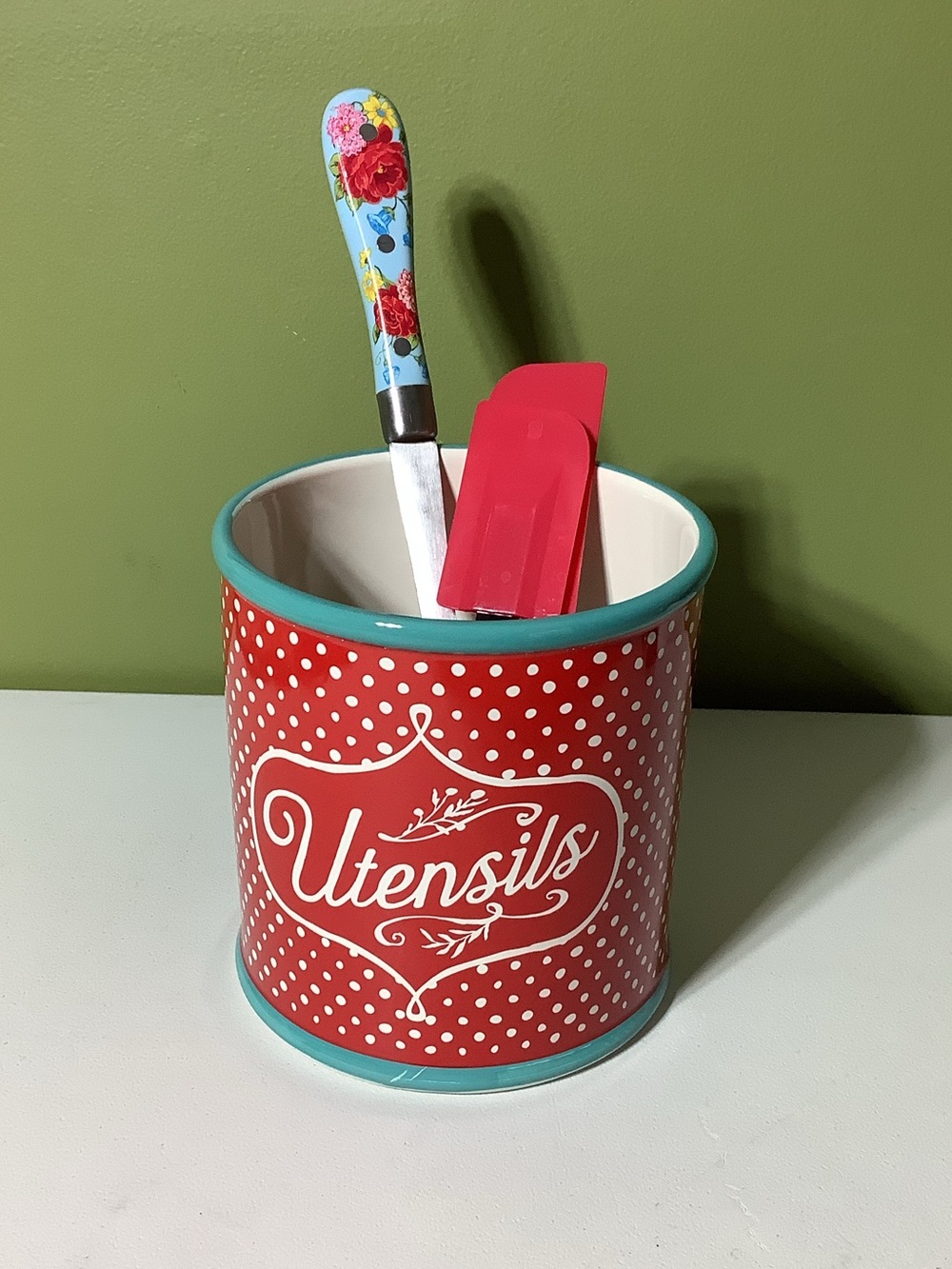 The Pioneer Woman Utensils polka dot cannister with 3 utensils